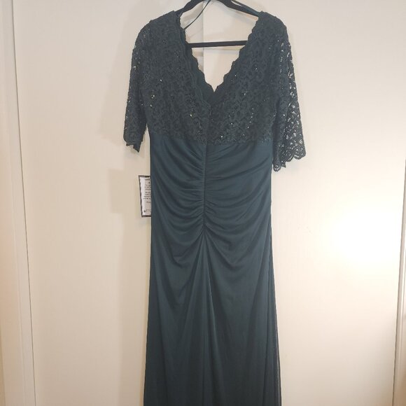 B&A By Betsy & Adam Petite V-Neck Lace-Bodice Gown - Picture 4 of 10